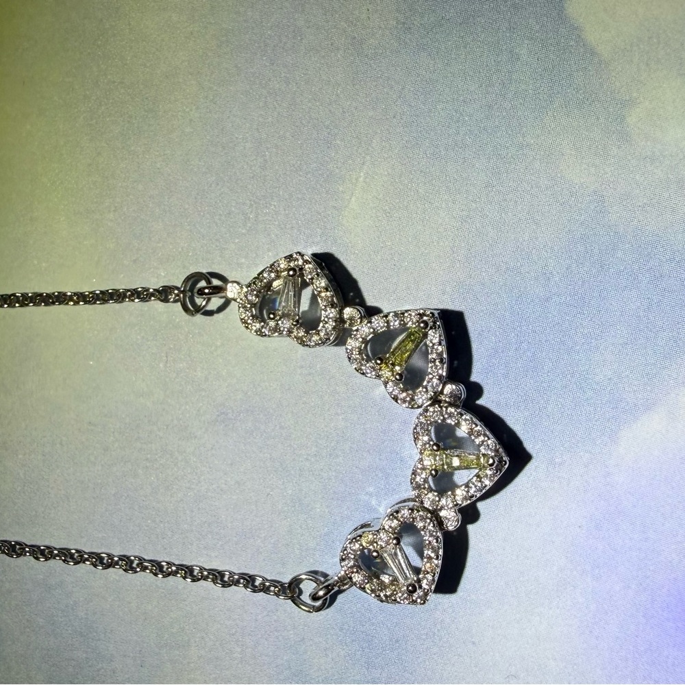 🚨Elegant Silver Heart and Clover Reversible Pendant Necklace - Picture 3 of 6